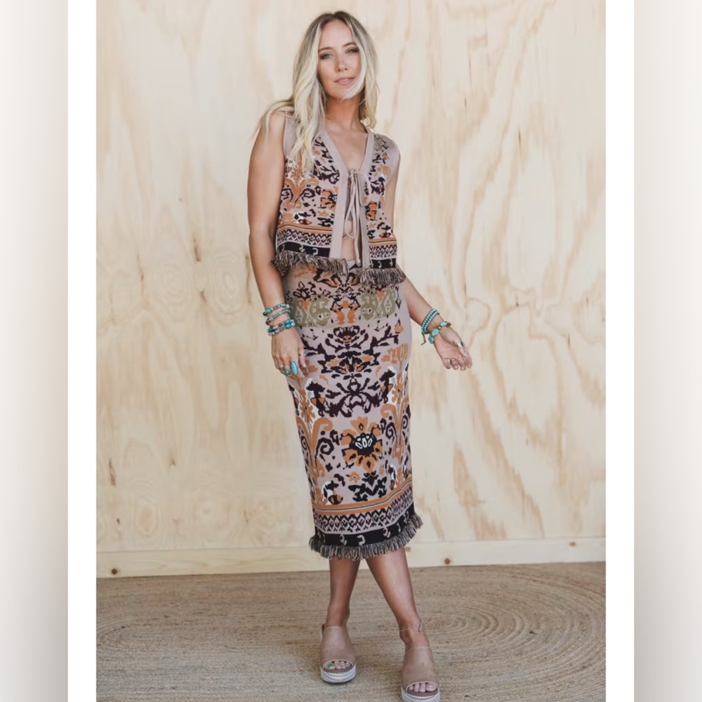 Desert Shine Knit Tie-front Vest in Taupe. Size Large NWOT (skirt not available) - Picture 4 of 5